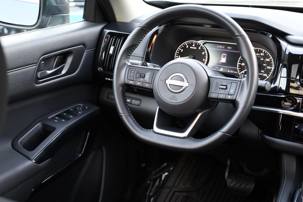 Nissan Pathfinder Vehicle Image 27