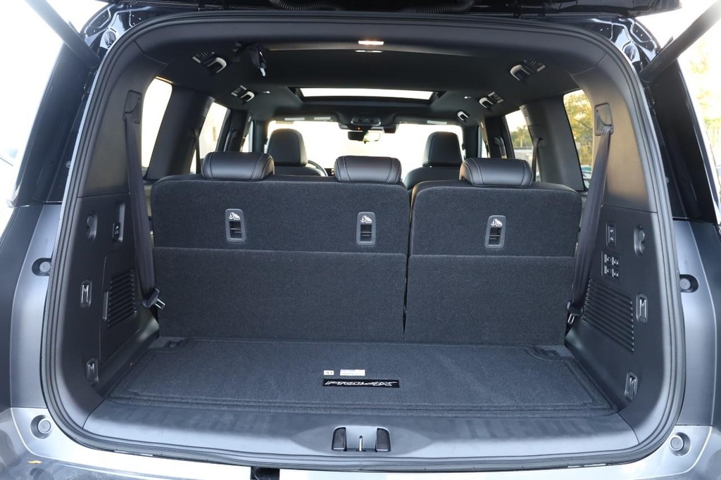Nissan Armada Vehicle Image 06