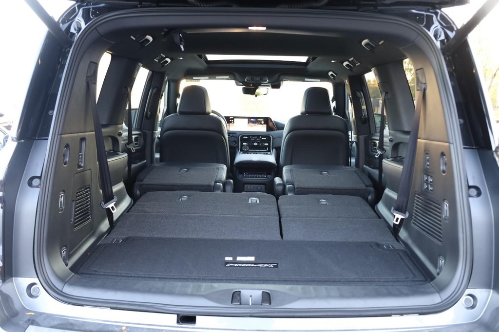 Nissan Armada Vehicle Image 08