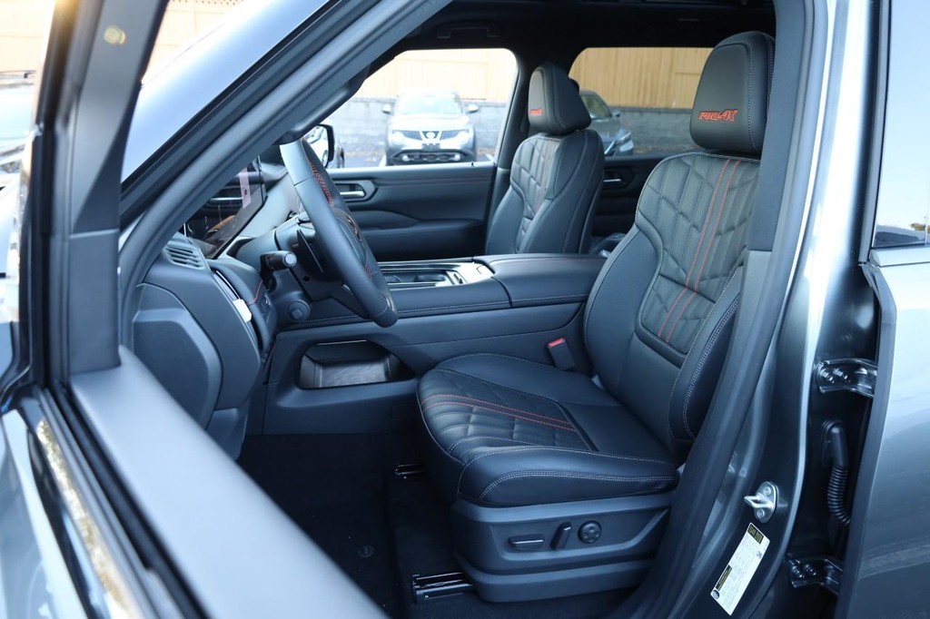 Nissan Armada Vehicle Image 09