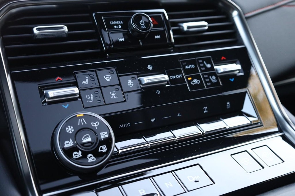 Nissan Armada Vehicle Image 17