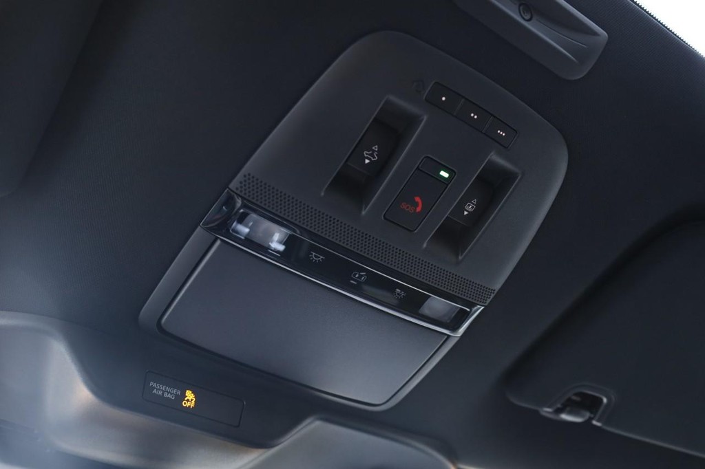 Nissan Armada Vehicle Image 19