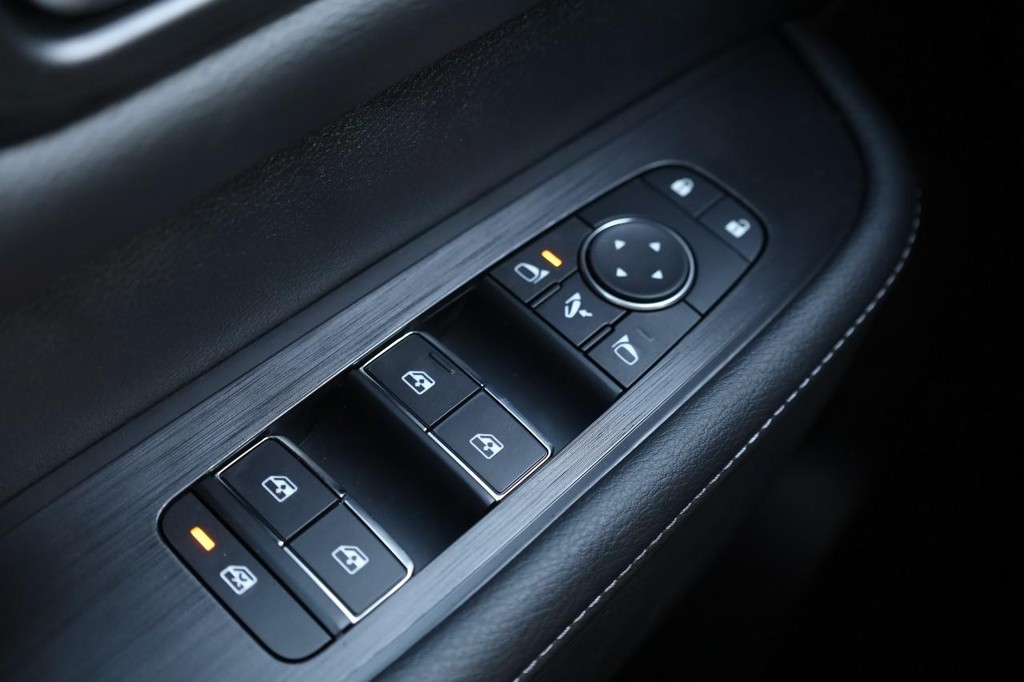 Nissan Armada Vehicle Image 20
