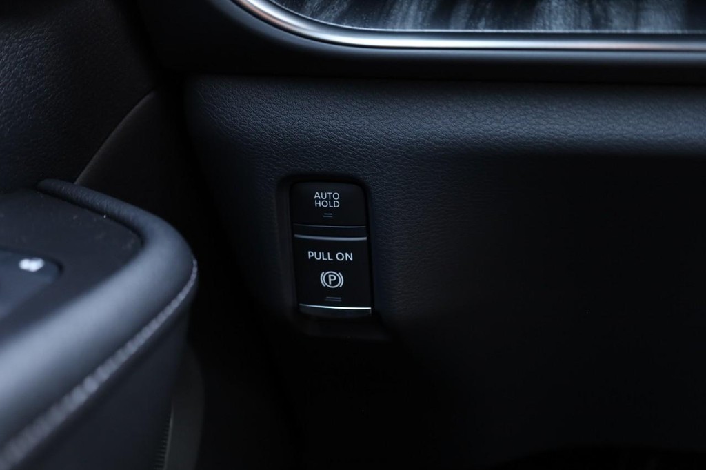 Nissan Armada Vehicle Image 23