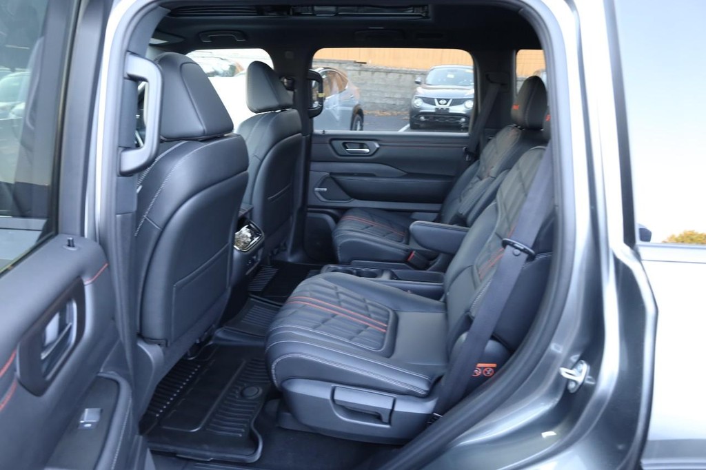 Nissan Armada Vehicle Image 25