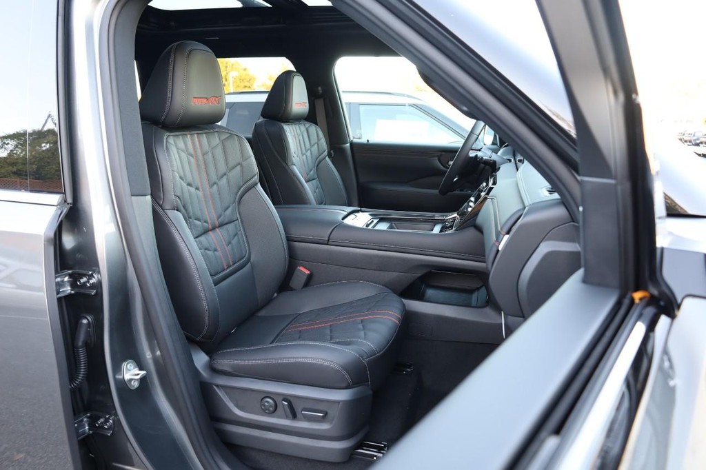 Nissan Armada Vehicle Image 30
