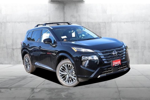 Nissan Rogue Vehicle Image 02
