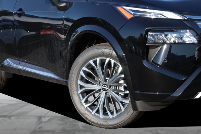 Nissan Rogue Vehicle Image 03