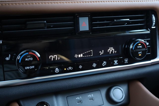 Nissan Rogue Vehicle Image 16