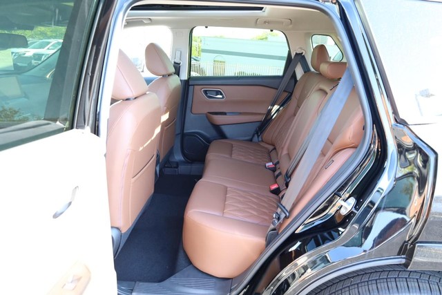 Nissan Rogue Vehicle Image 24