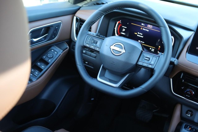 Nissan Rogue Vehicle Image 28