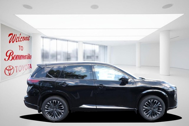 Nissan Rogue Vehicle Image 04
