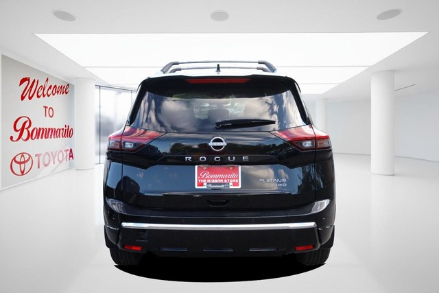 Nissan Rogue Vehicle Image 05