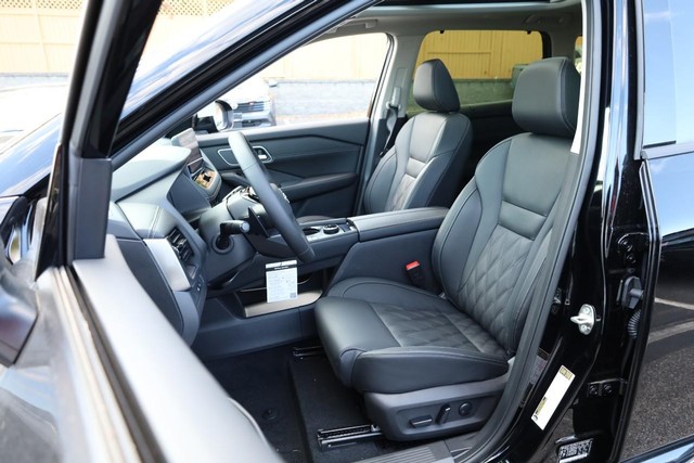 Nissan Rogue Vehicle Image 07