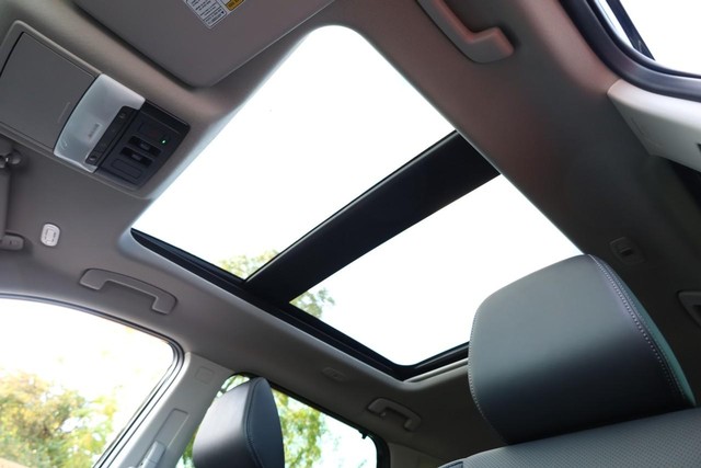 Nissan Rogue Vehicle Image 08