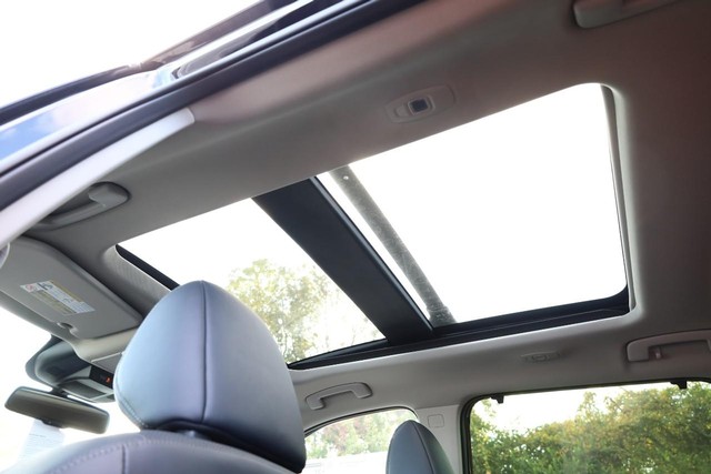Nissan Rogue Vehicle Image 09