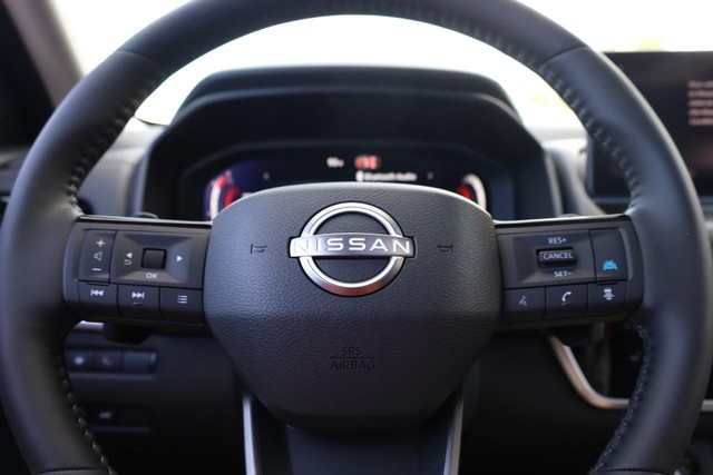 Nissan Rogue Vehicle Image 10