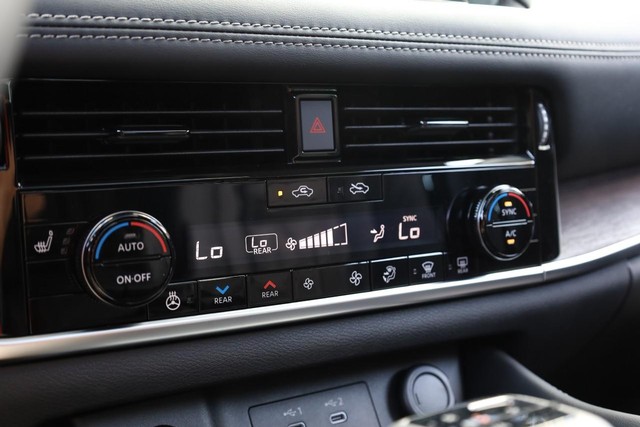 Nissan Rogue Vehicle Image 14