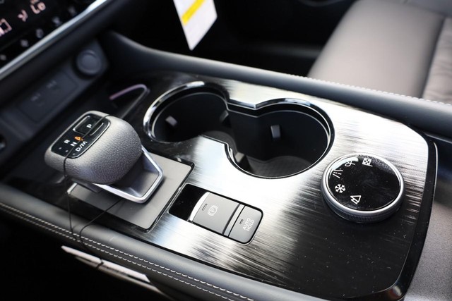 Nissan Rogue Vehicle Image 16
