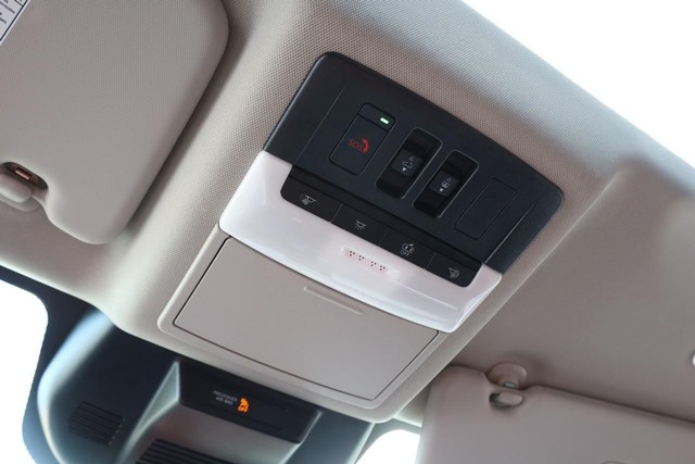 Nissan Rogue Vehicle Image 17