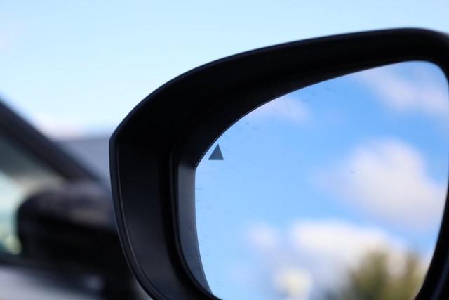 Nissan Rogue Vehicle Image 21