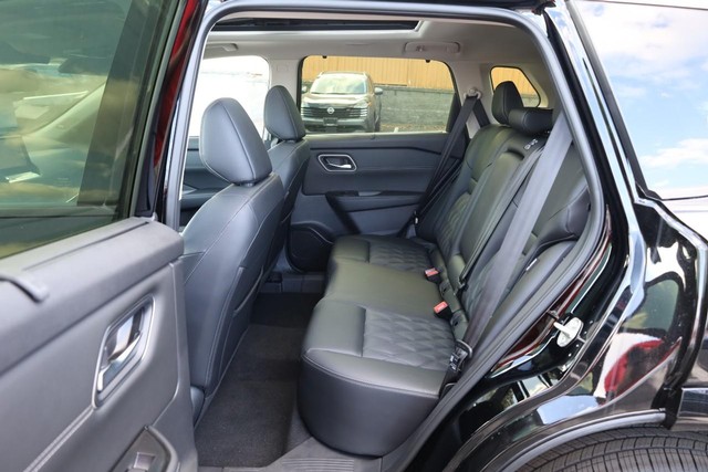 Nissan Rogue Vehicle Image 22