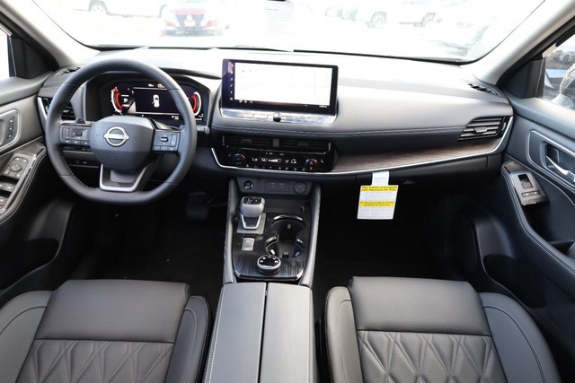 Nissan Rogue Vehicle Image 25