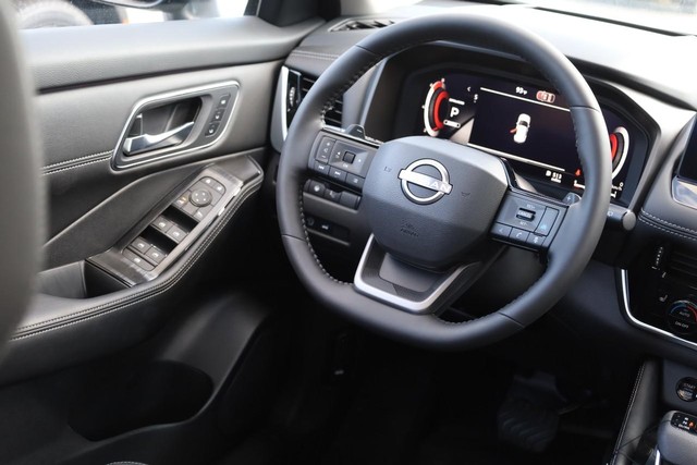 Nissan Rogue Vehicle Image 26