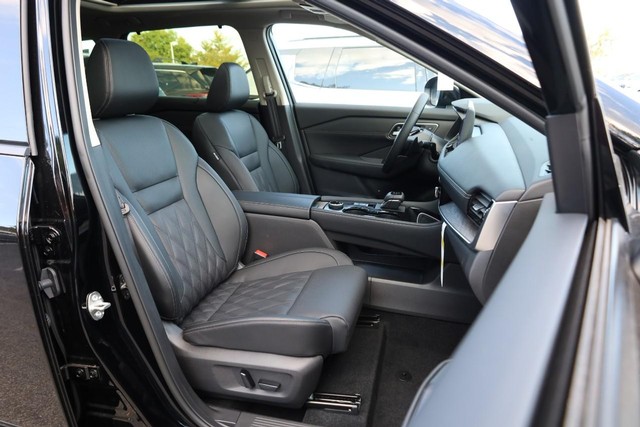 Nissan Rogue Vehicle Image 27