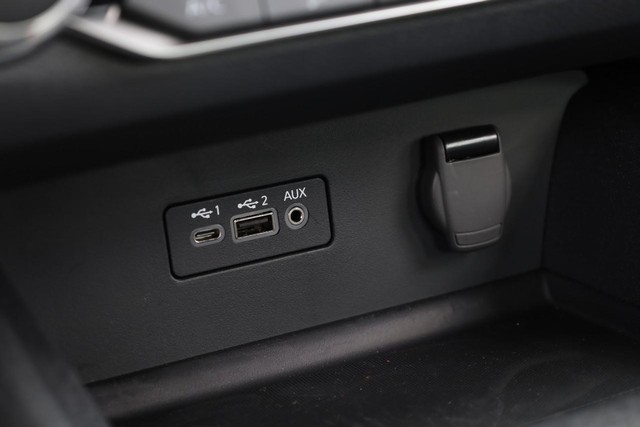 Nissan Altima Vehicle Full-screen Gallery Image 14