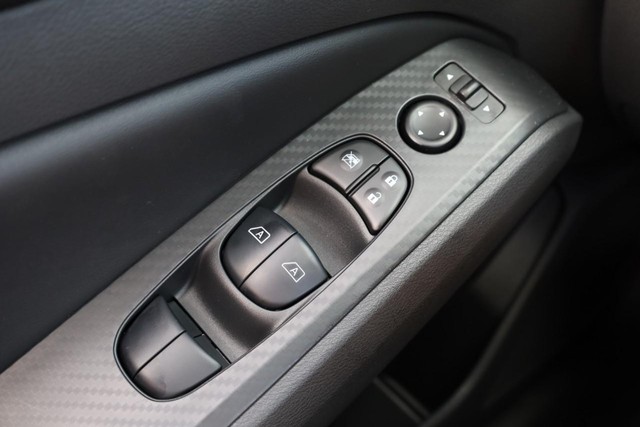 Nissan Altima Vehicle Full-screen Gallery Image 17