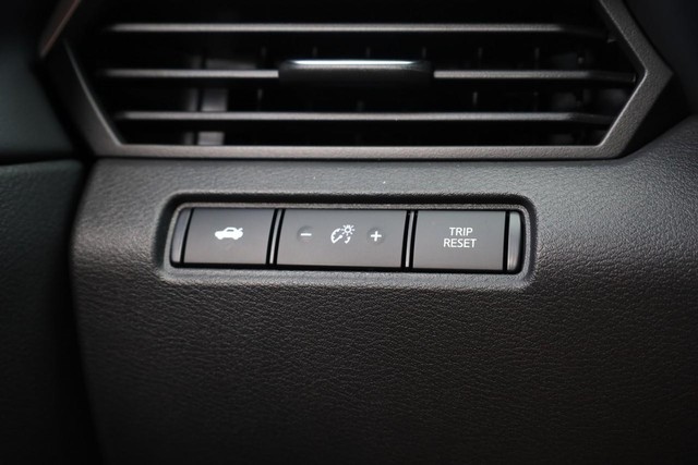 Nissan Altima Vehicle Full-screen Gallery Image 18