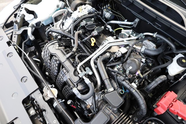 Nissan Altima Vehicle Full-screen Gallery Image 23