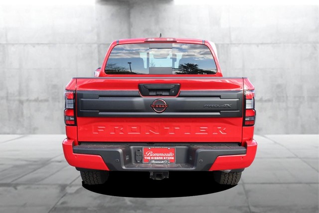 Nissan Frontier Vehicle Full-screen Gallery Image 6
