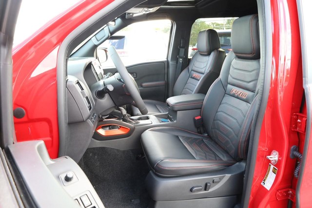 Nissan Frontier Vehicle Full-screen Gallery Image 8