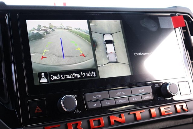 Nissan Frontier Vehicle Full-screen Gallery Image 14