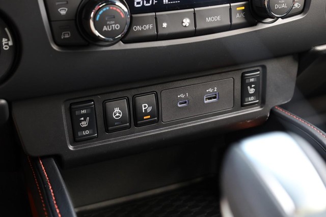 Nissan Frontier Vehicle Full-screen Gallery Image 16