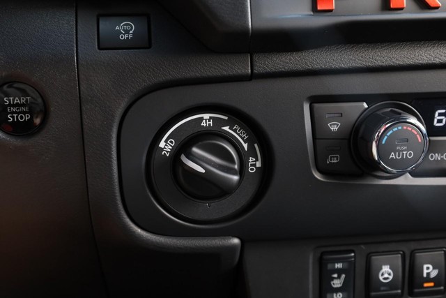 Nissan Frontier Vehicle Full-screen Gallery Image 17