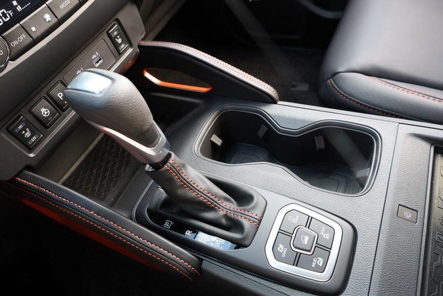 Nissan Frontier Vehicle Full-screen Gallery Image 18