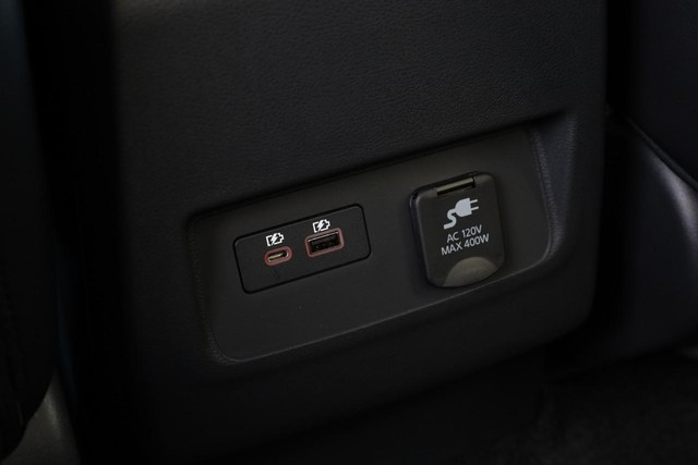 Nissan Frontier Vehicle Full-screen Gallery Image 21