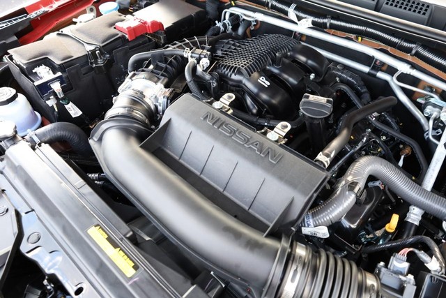Nissan Frontier Vehicle Full-screen Gallery Image 25