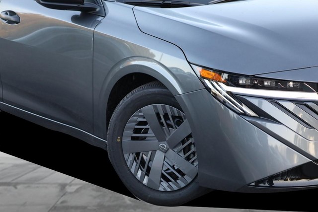 Nissan Sentra Vehicle Image 03