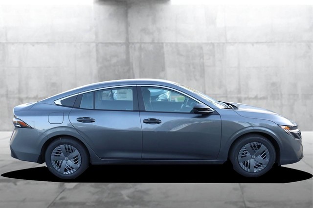Nissan Sentra Vehicle Image 05