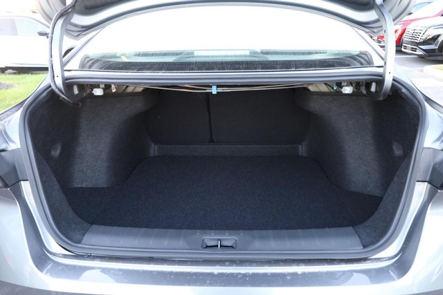 Nissan Sentra Vehicle Image 07