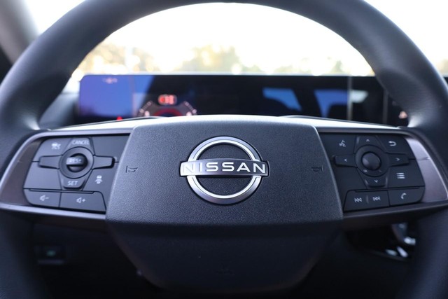 Nissan Sentra Vehicle Image 09