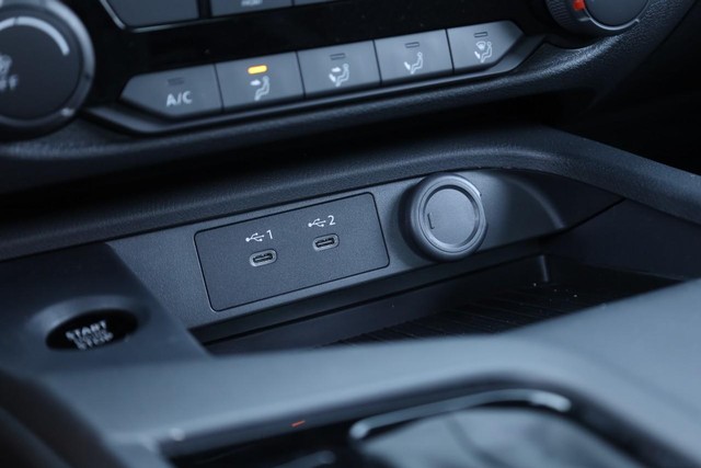 Nissan Sentra Vehicle Image 15