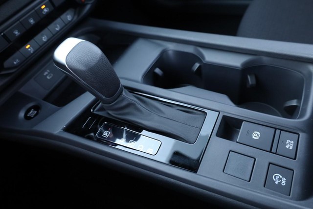 Nissan Sentra Vehicle Image 16