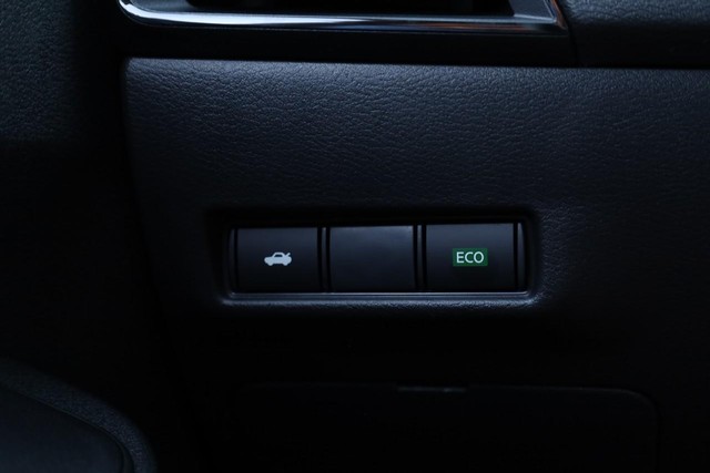 Nissan Sentra Vehicle Image 19