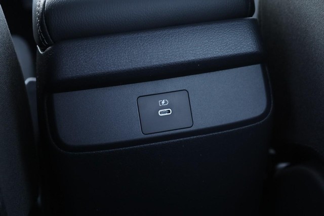 Nissan Sentra Vehicle Image 22