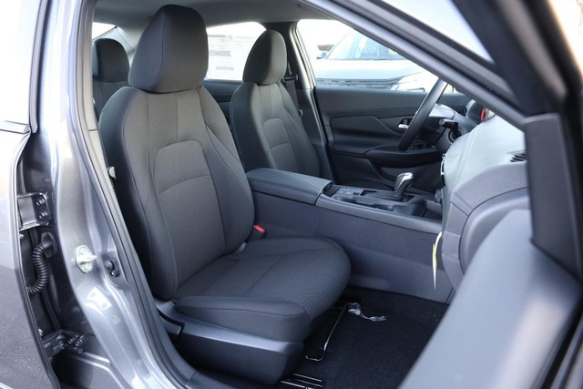 Nissan Sentra Vehicle Image 25